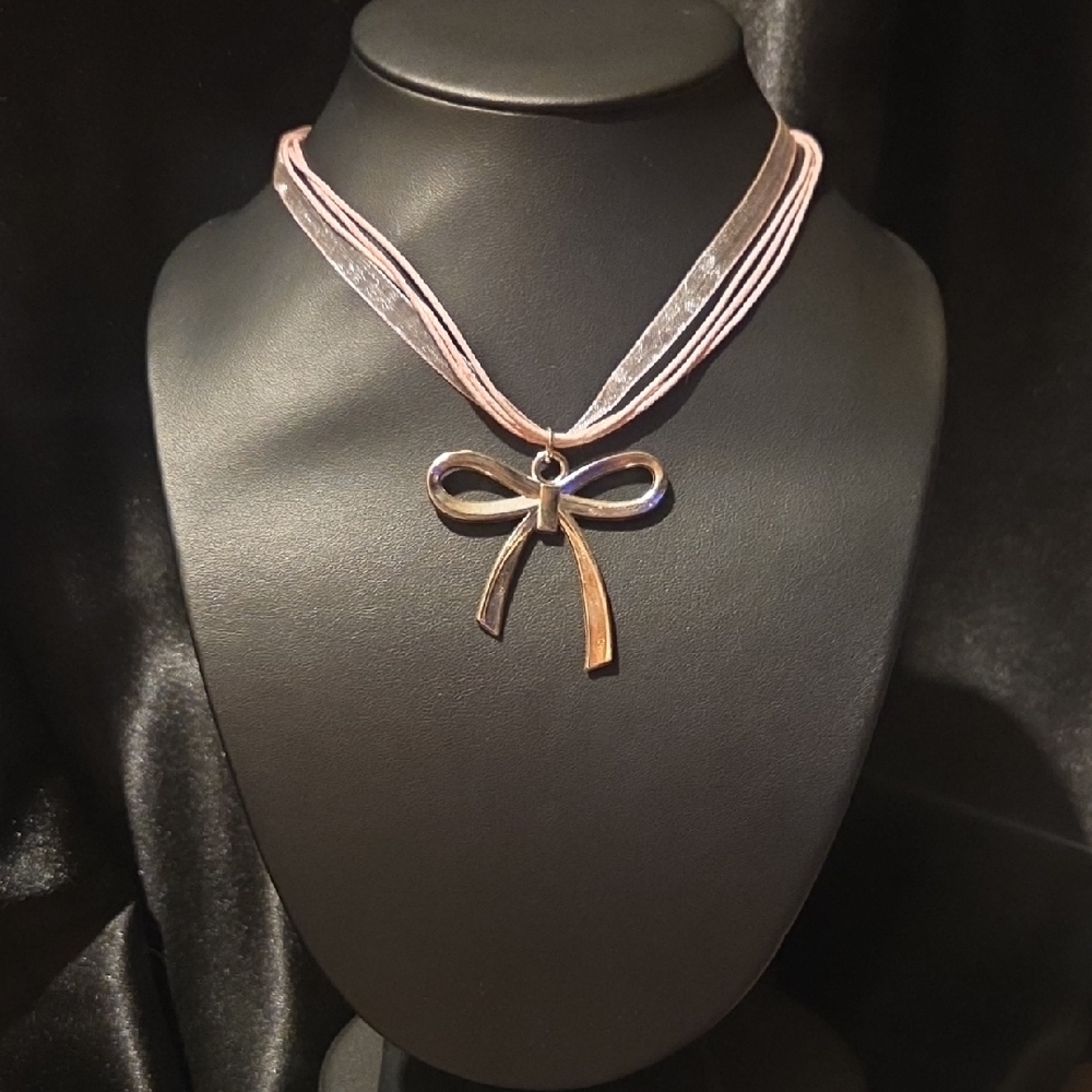 Elegant Bow Pendant Necklace